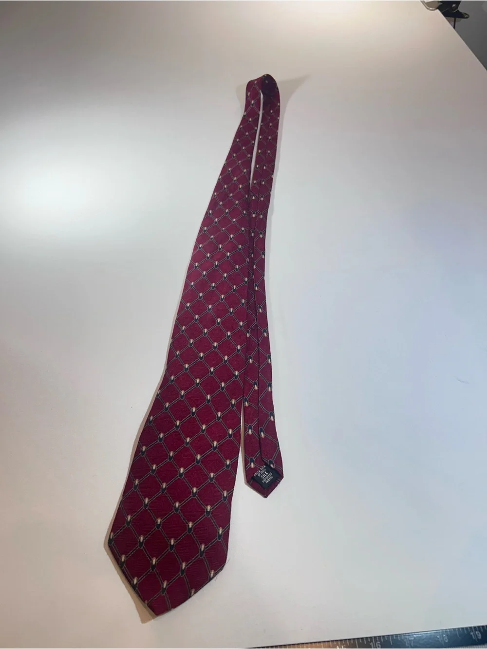 NEO Bill Blass Men’s 100% Silk Tie Burgundy Navy Gold Geometric Necktie